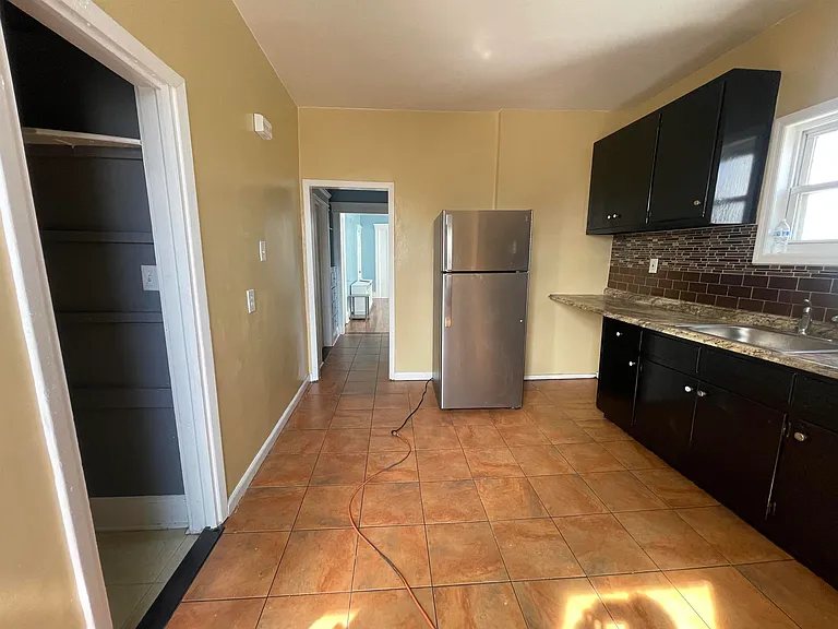 297 Fulton Ave — Photo 2