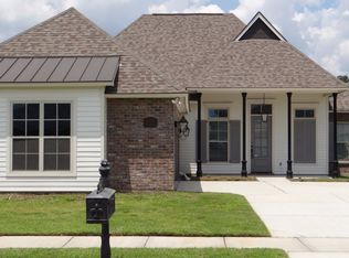 2929 Meadow Grove Ave, Zachary, LA 70791