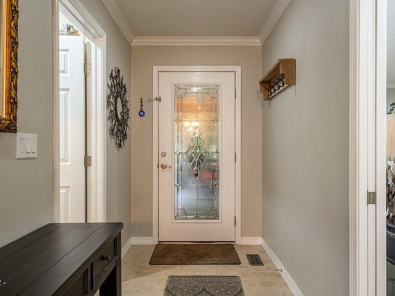 4th image of 102 Salishan Dr