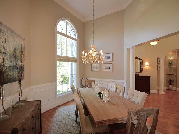 5th image of 216 Brookwood Forest Dr