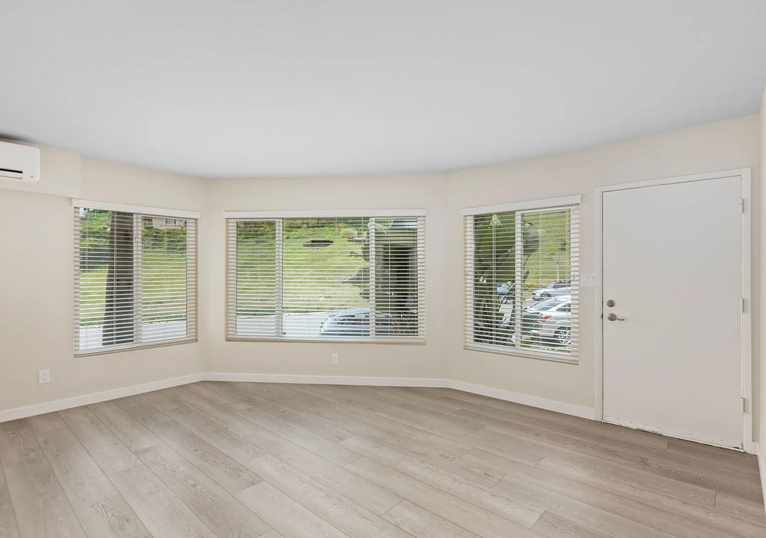 3525 Reynard Way — Photo 3