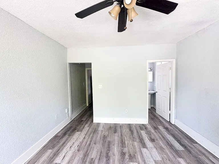 704 Cordova Dr #6 — Photo 10