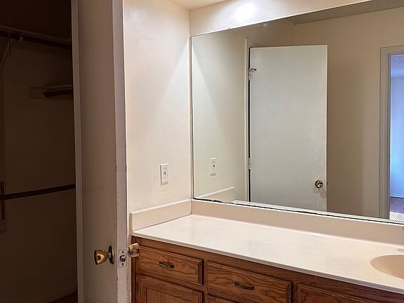 4th image of 4236 Wingrove Dr #1
