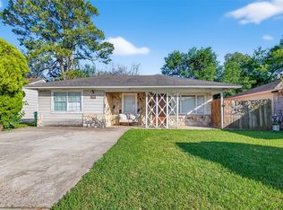 504 N Circle Dr, Baytown, TX 77520