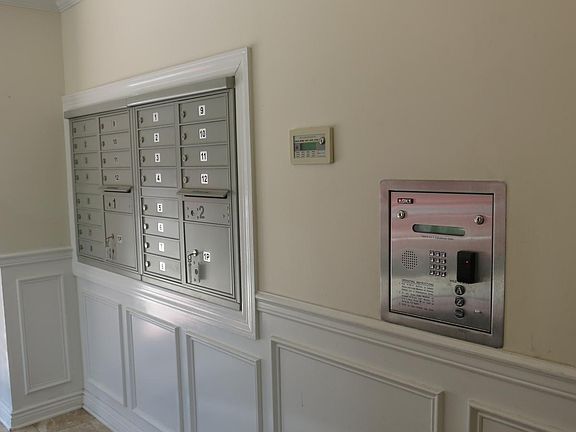 Mail and Keyed Entrance
