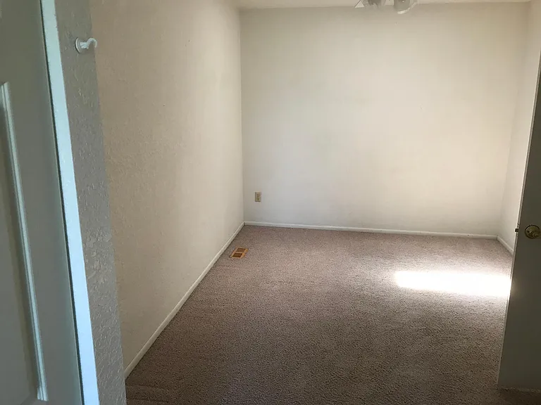 1084 E Navajo St — Photo 18