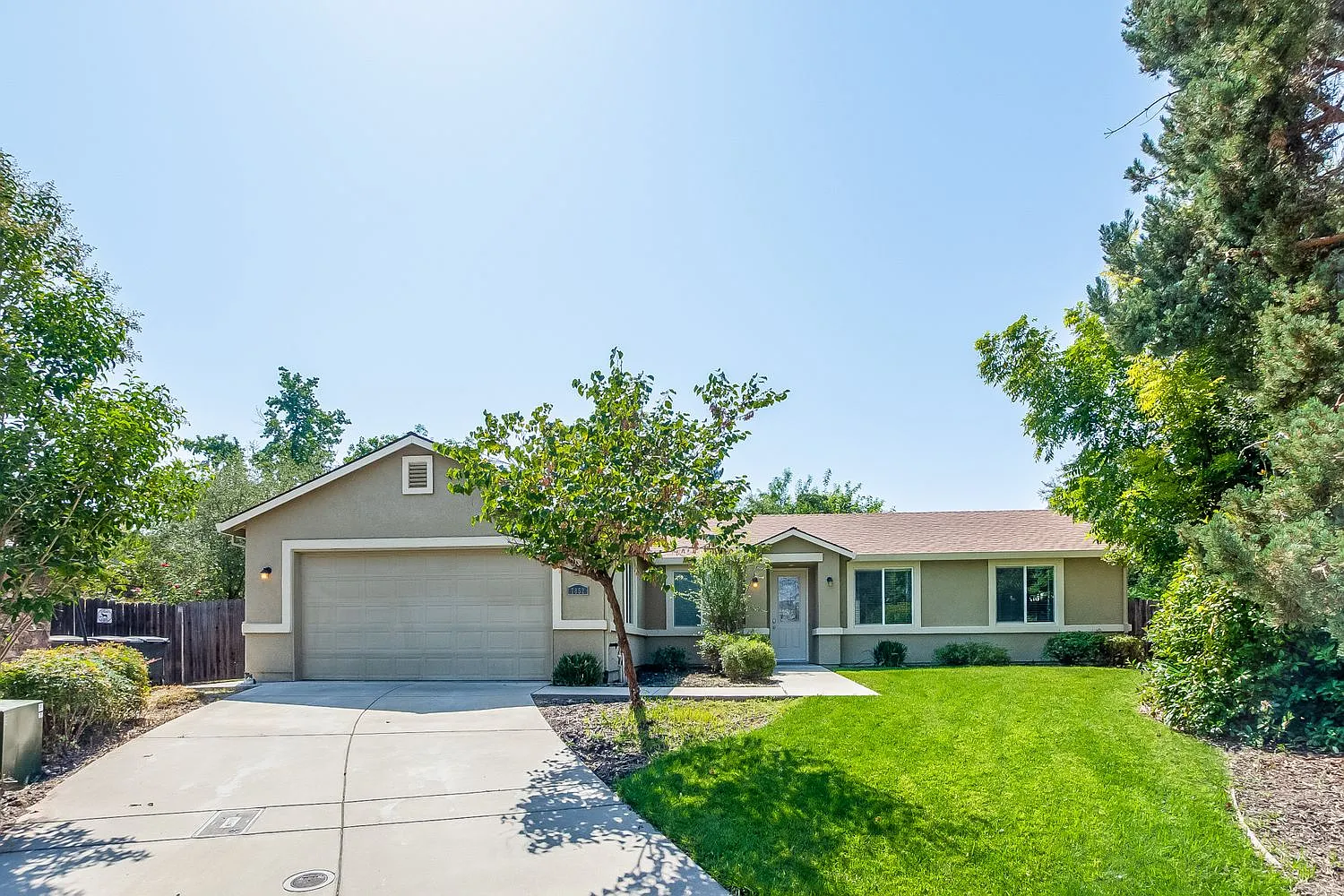 7852 Sungarden Dr photo 1