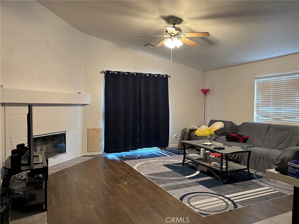 3 bed, 1633 sqft, $2,600 — Photo 3