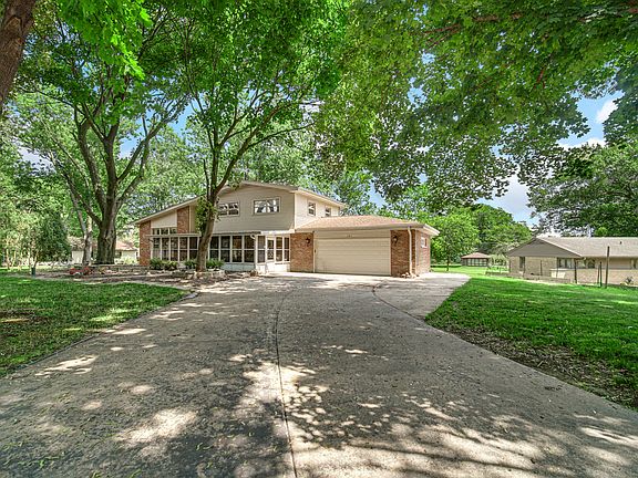 3rd image of 205 Sharon Dr