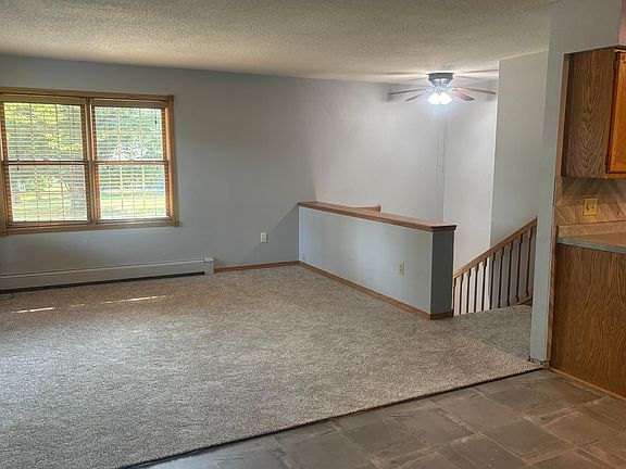 5th image of 233 Maple Dr