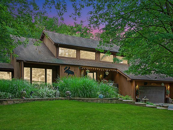 2nd image of 9017 W Hillcrest Ln