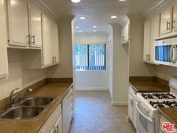 5th image of 1920 Pandora Ave APT 12