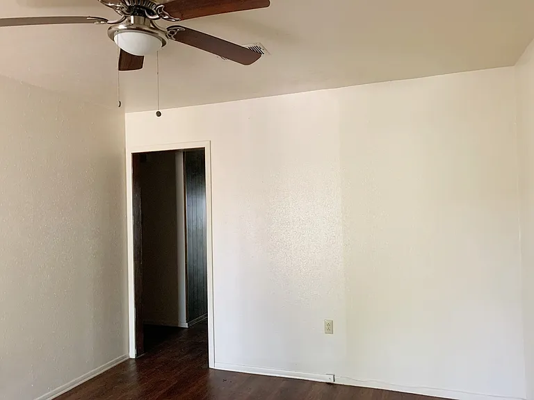 8006 Hobbs Dr — Photo 4