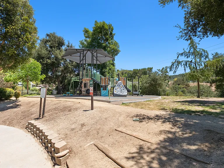 4215 Balcony Dr — Photo 50