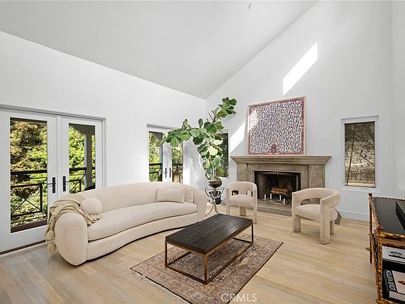 5th image of 1040 Hillcroft Rd