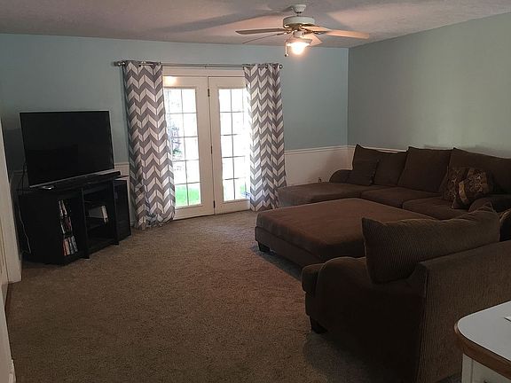 3rd image of 1170 S Palisades Dr