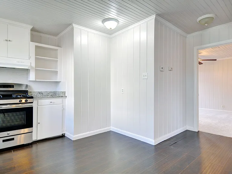2409 Horne St — Photo 9