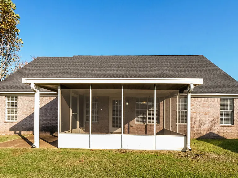 115 Winding Creek Dr — Photo 16
