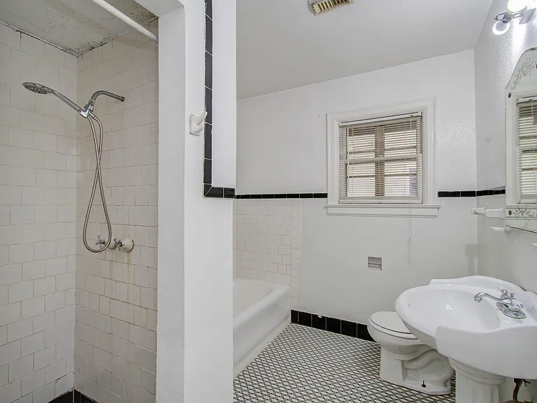 1428 Wentworth St #1 — Photo 15
