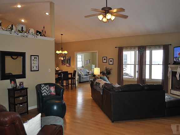 2nd image of 6 Wedgewood Ct