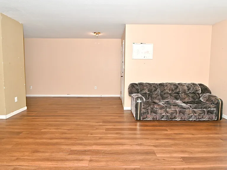1043 Rentham Ln — Photo 7
