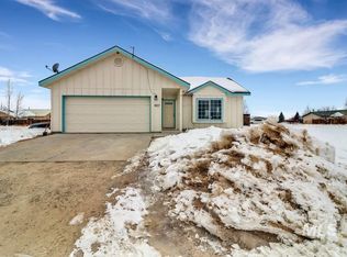 927 W 4th St, Fairfield, ID 83327