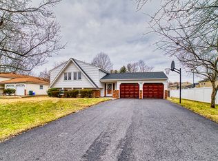 14 Karen St, Kendall Park, NJ 08824