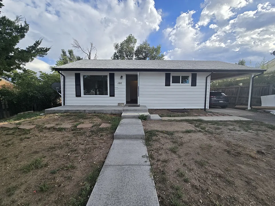 186 S Yates Way
