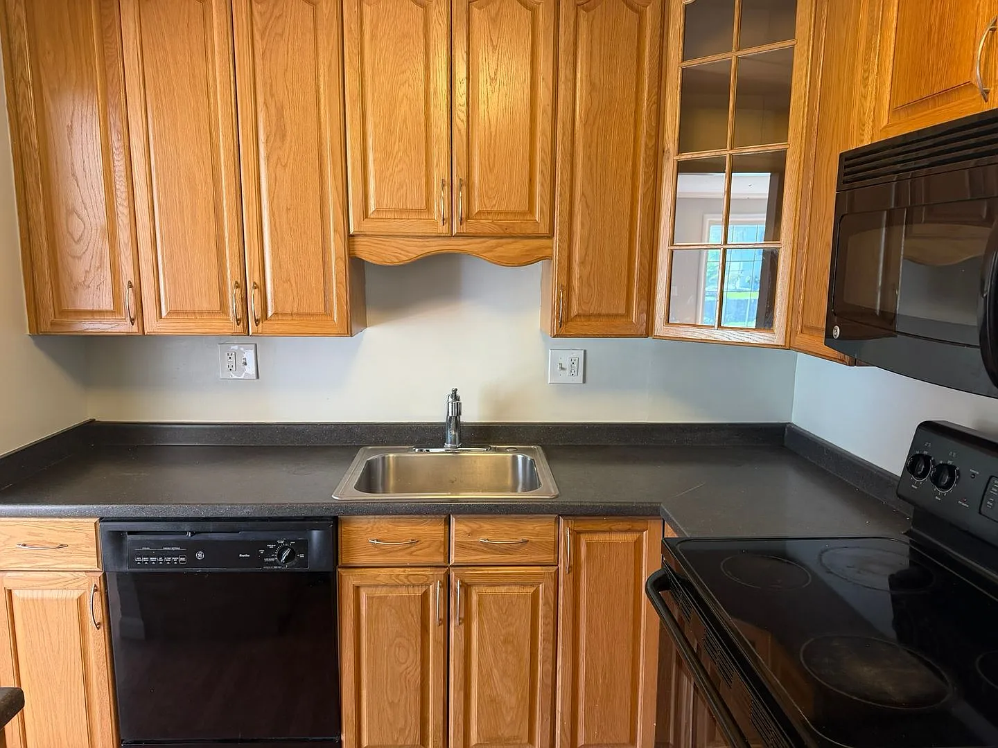 Pampered Split Level Close To Evertyhing! — Photo 4