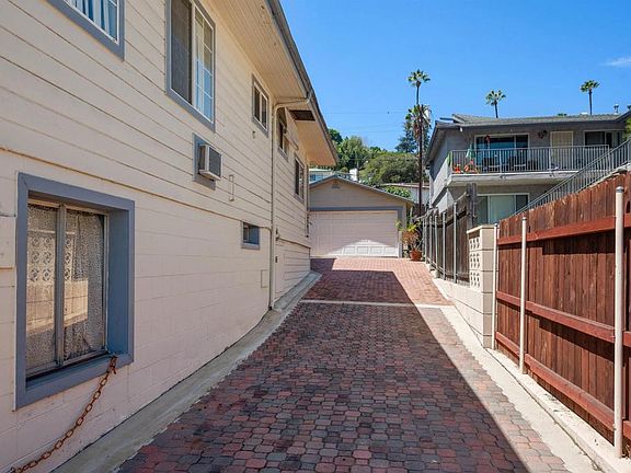 5th image of 4554 Date Ave