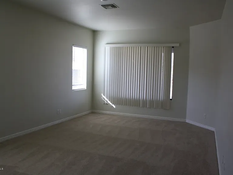 10202 S 44th Ln — Photo 8