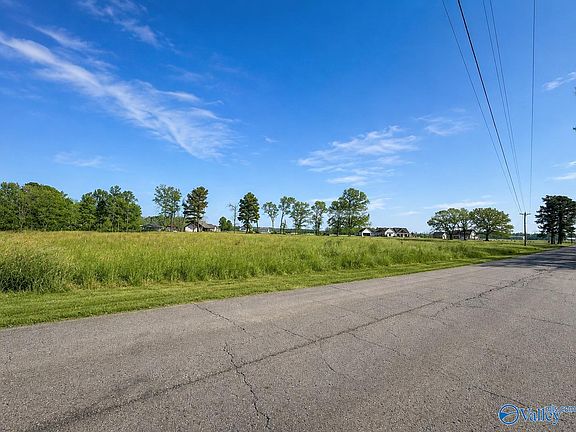 3rd image of 20076 Edgewood Rd