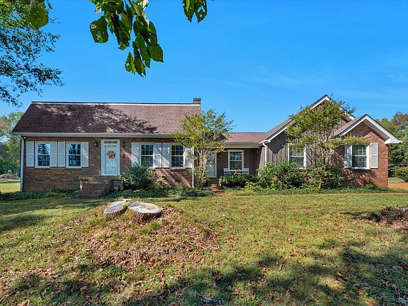 2nd image of 401 Foxglove Pl