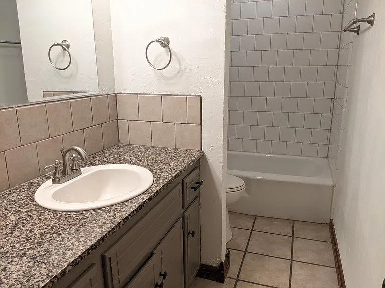 1013 Newport Ave — Photo 12