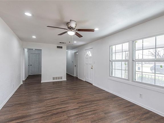 3rd image of 6709 Flo Ct