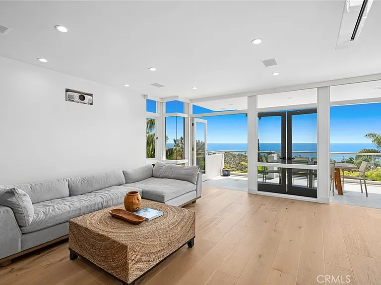 1061 Skyline Dr — Photo 21