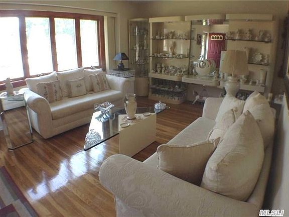 2nd image of 1011 Bowling Green Dr