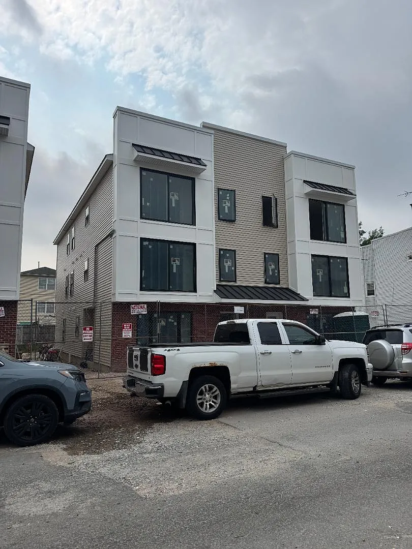 225 N Fourth St - 225-2 (second floor) — Photo 3