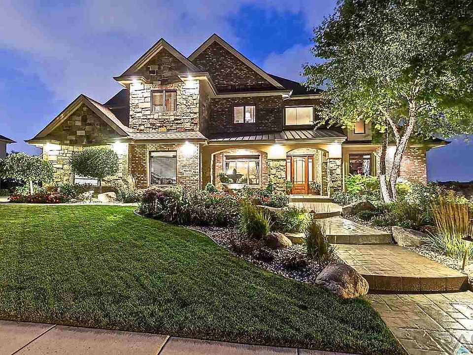 1st image of 2208 W Cherrywood Cir