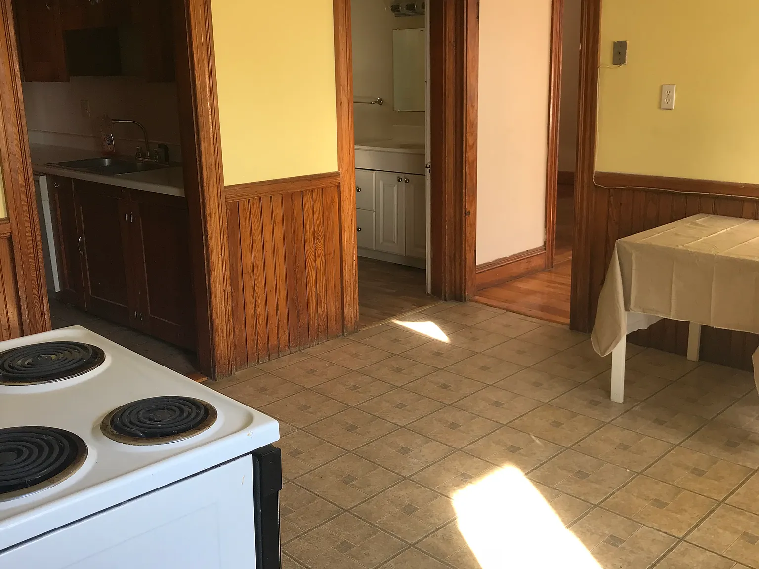 3 bed, 950 sqft, $1,850 — Photo 2
