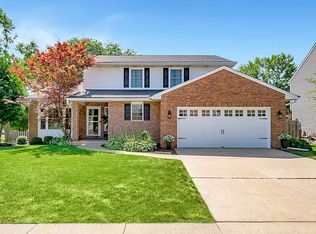 3385 Lundy Ln, Bettendorf, IA 52722