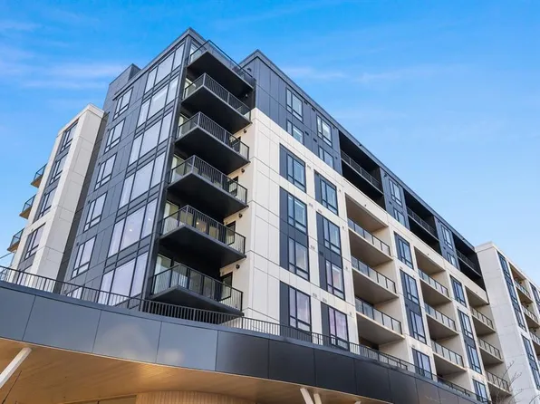 8375 S Broadcast Ave SW #407, Calgary, AB T3H 3V6