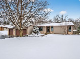 8909 42nd St N, Lake Elmo, MN 55042