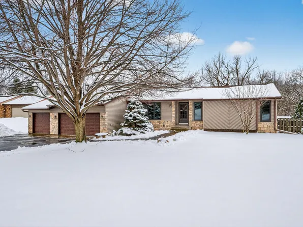 8909 42nd St N, Lake Elmo, MN 55042