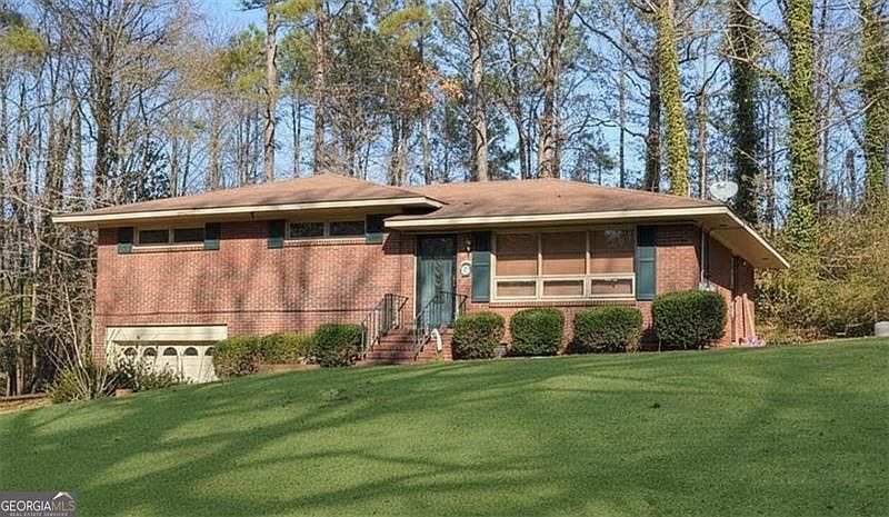 2nd image of 1204 Club House Columbus Grn