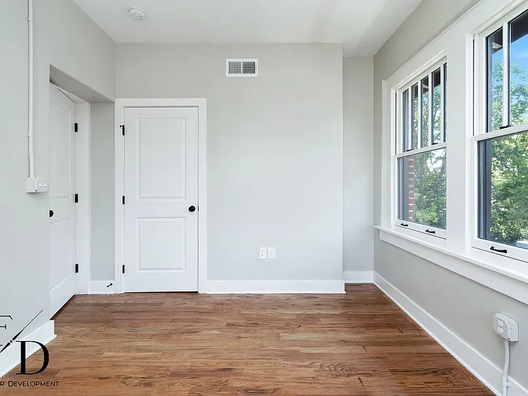 512 Spruce — Photo 16