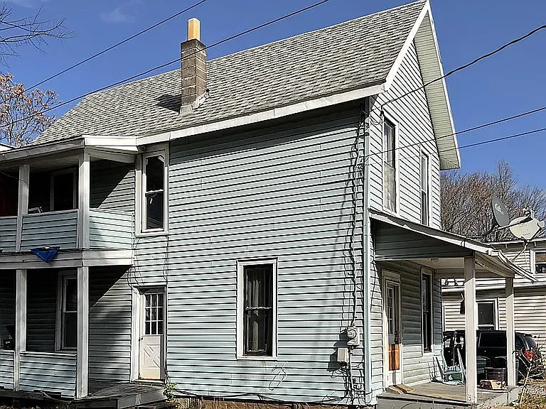 3 bed, 1219 sqft, $1,000 — Photo 1