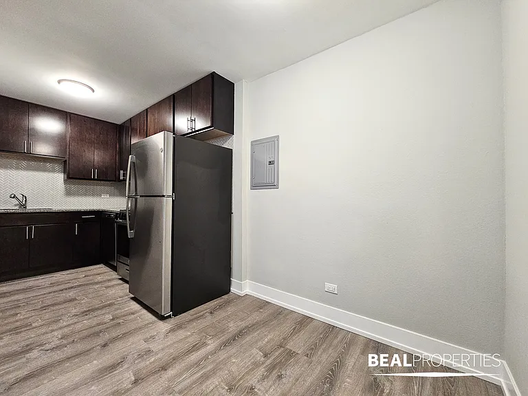 530 W Surf — Photo 103