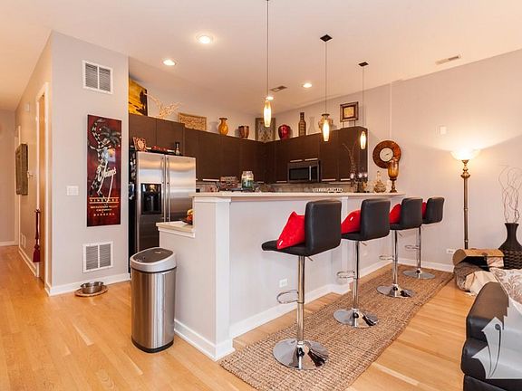 2nd image of 1607 N Hoyne Ave #3E