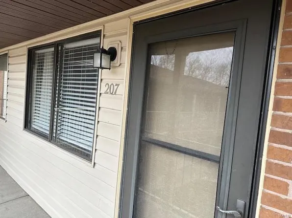 120 Suppiger Ln APT 207, Highland, IL 62249